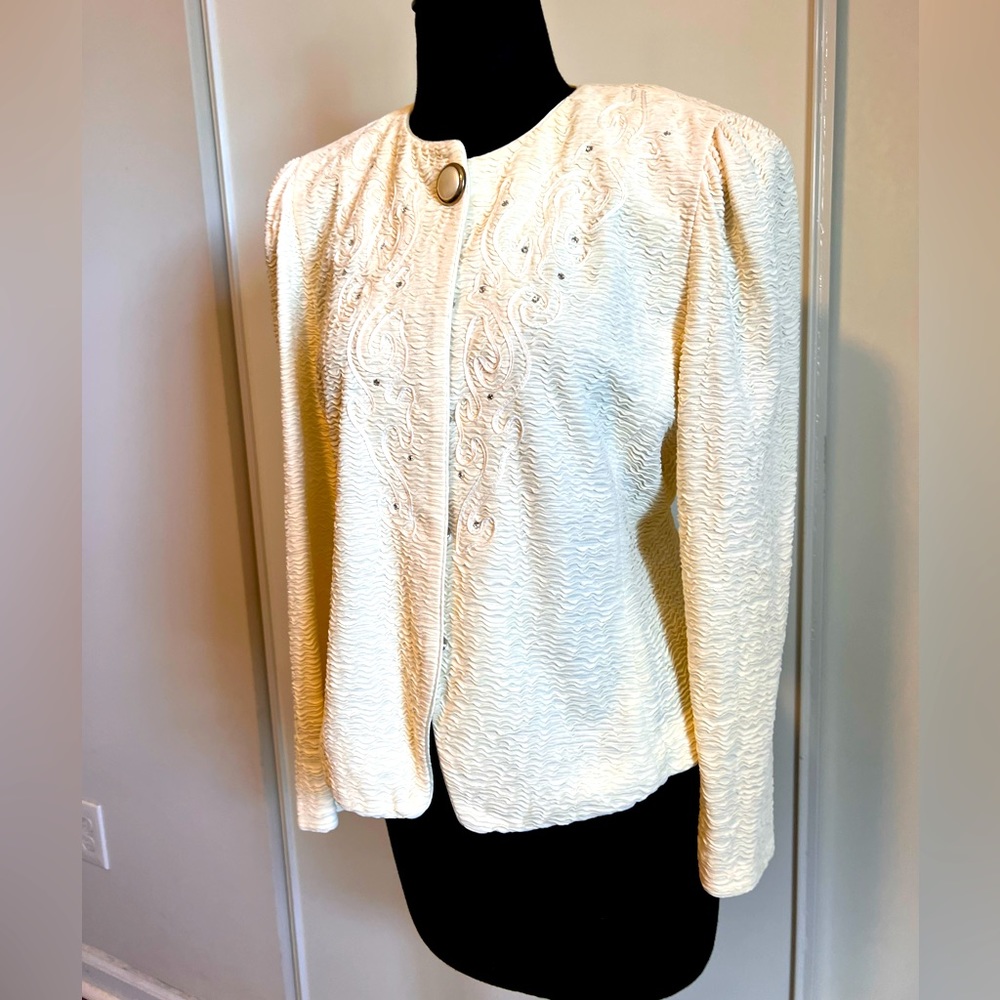 Vintage Leslie Fay cream jacket. Size 10 P.